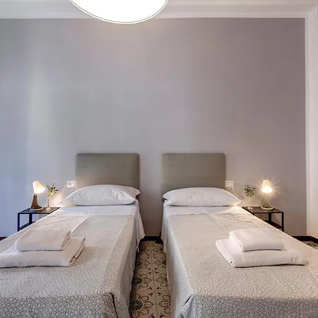 Agnolo 73 I Piano Apartment *